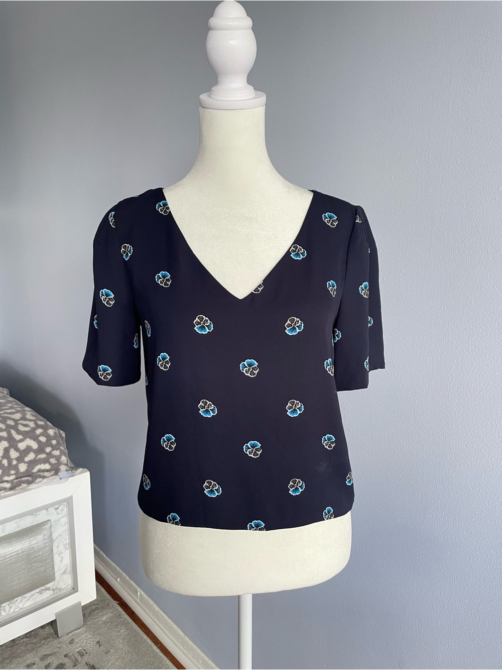 Aritzia Babaton XS Short Sleeve Blouse